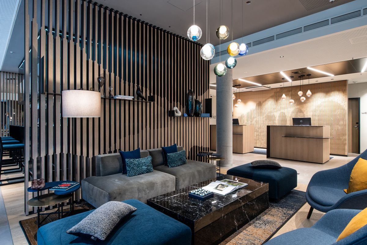 12 B Hotel Lobby Klein