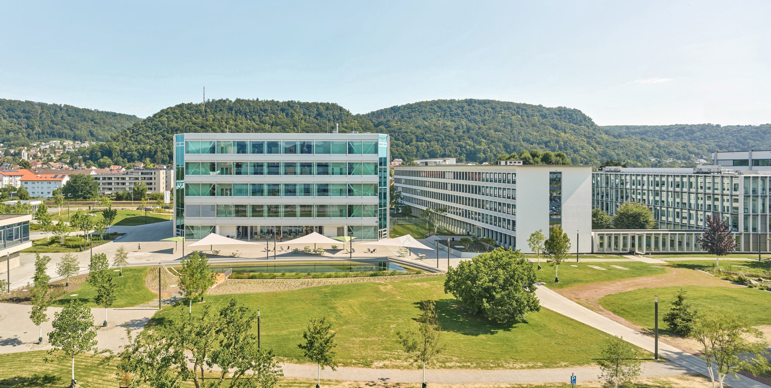 Bild 3 Aussenansicht Multifunktionsgebaeude FRITZ Gebaeude 45 44 200 Campus Grenzach Germany 2 Hsw